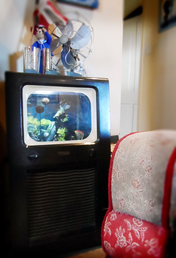 retro television fish tank